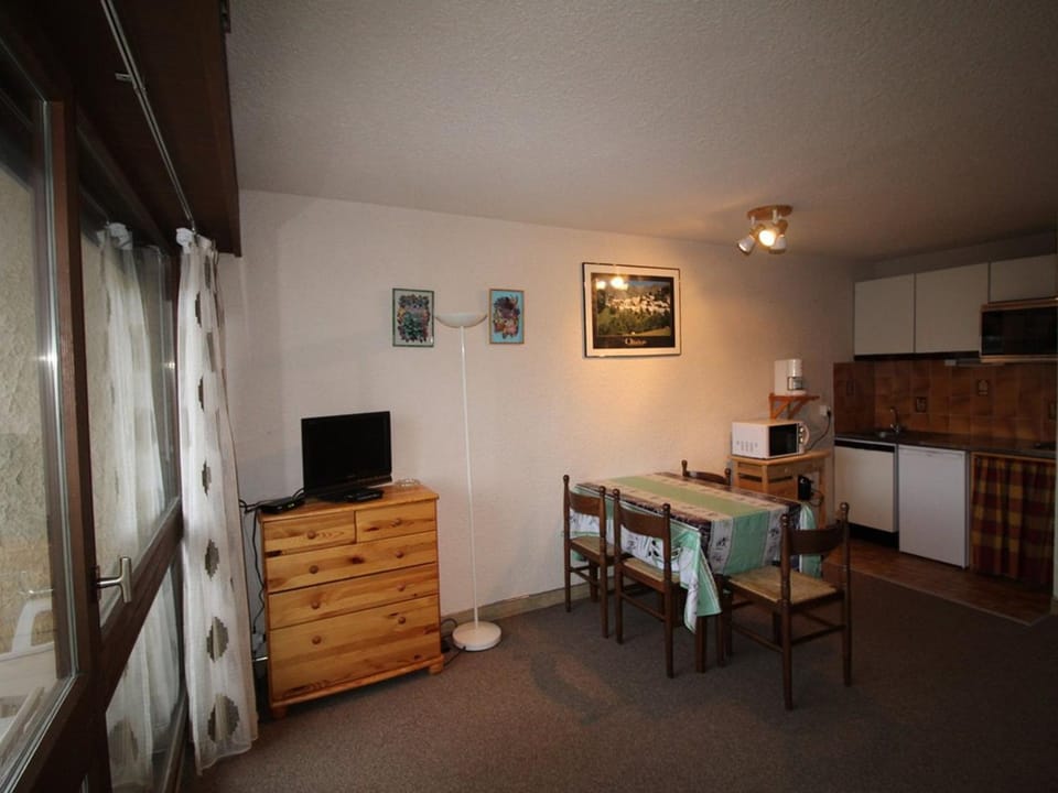 Studio cabine spacieux à 250m des pistes, 4 couchages, parking gratuit - Auris en Oisans - FR-1-297-248 Cabin in Auris