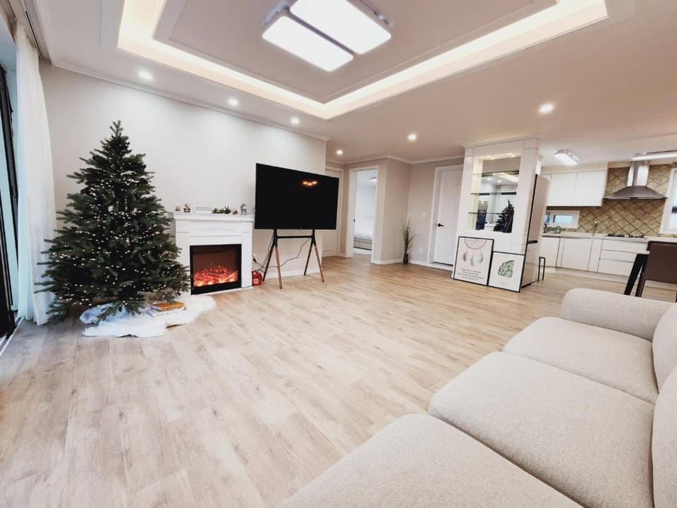 Grand open Hongdae houes 4bdr 2bth Apartment in Seoul