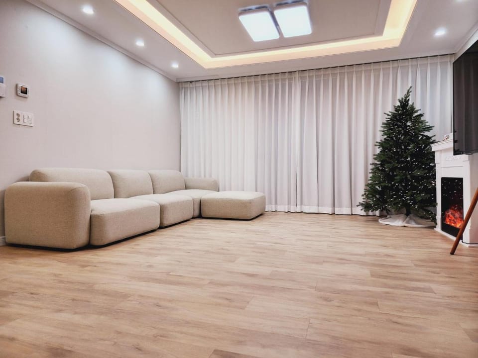 Grand open Hongdae houes 4bdr 2bth Apartment in Seoul