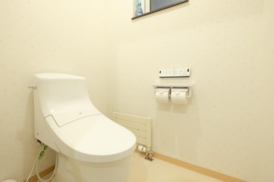 Toilet, bidet