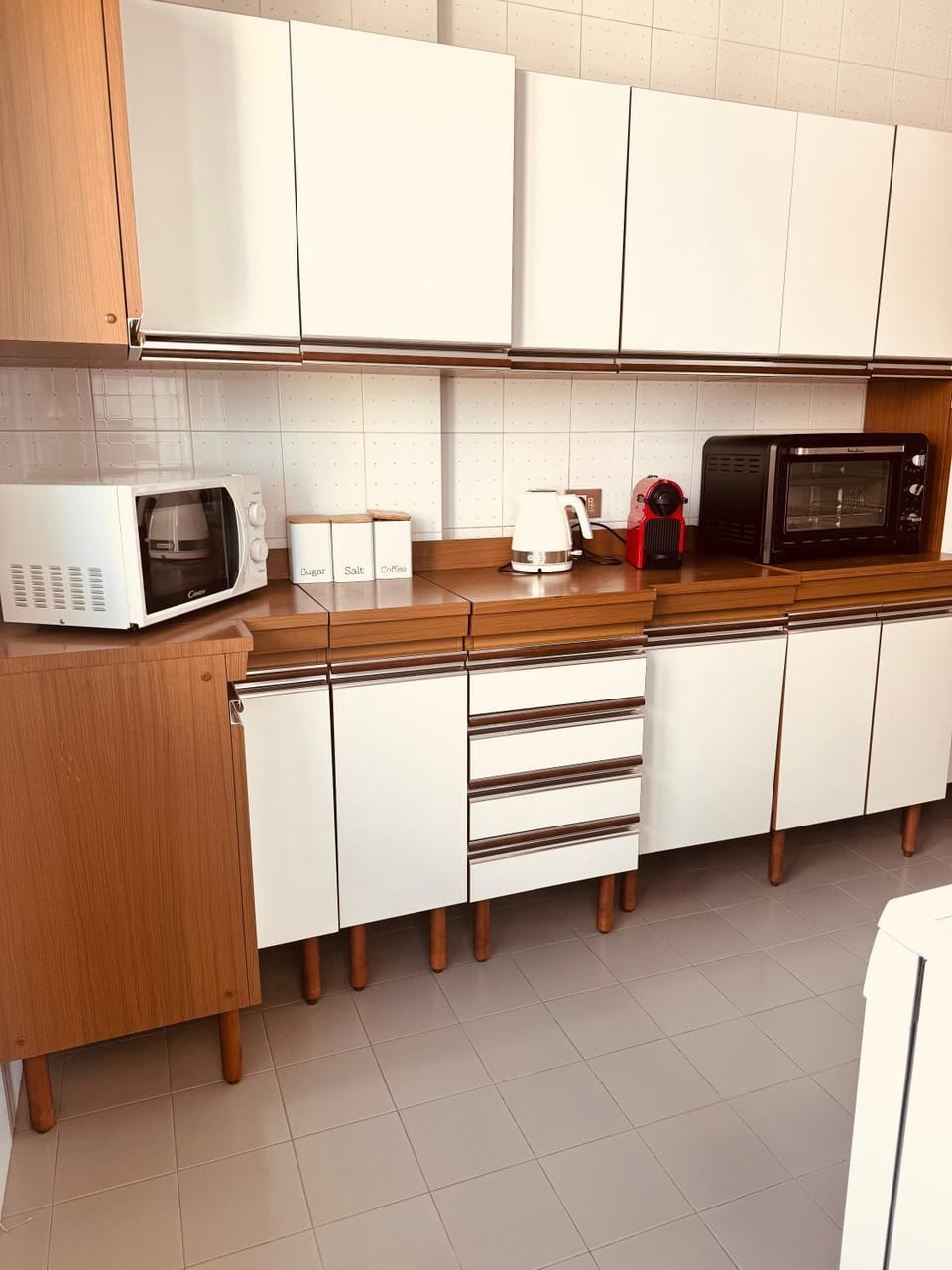 Coffee/tea facilities, Kitchen or kitchenette, microwave, oven