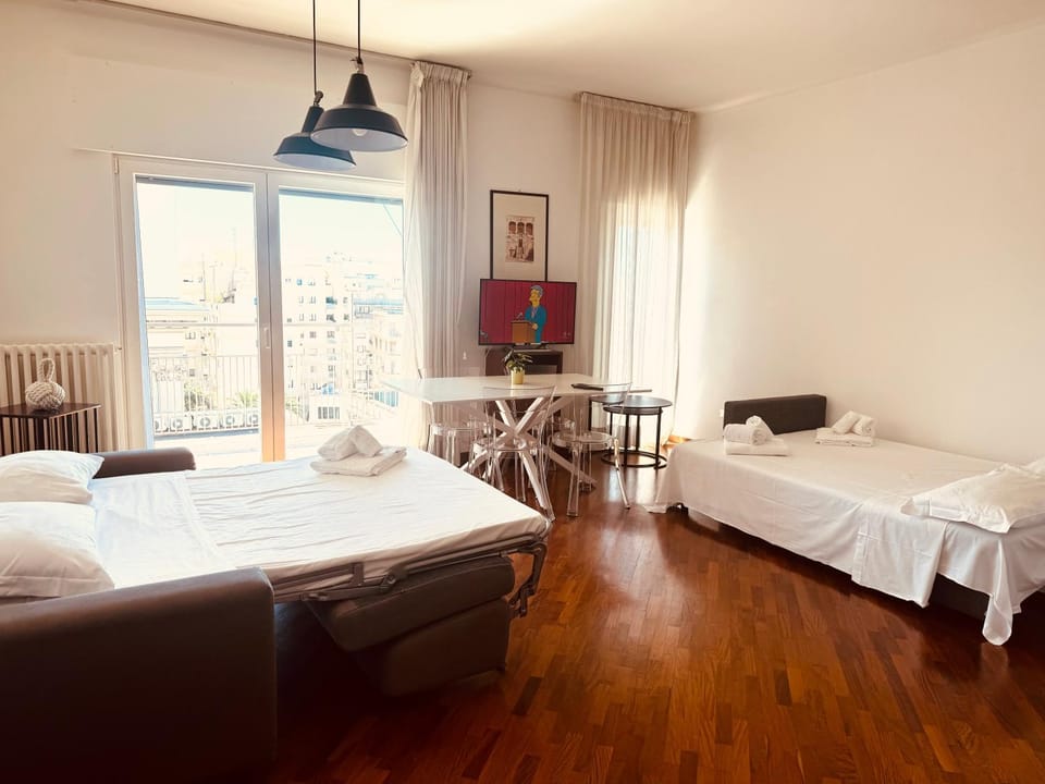 Bed, TV and multimedia, Living room, Photo of the whole room, Seating area, towels