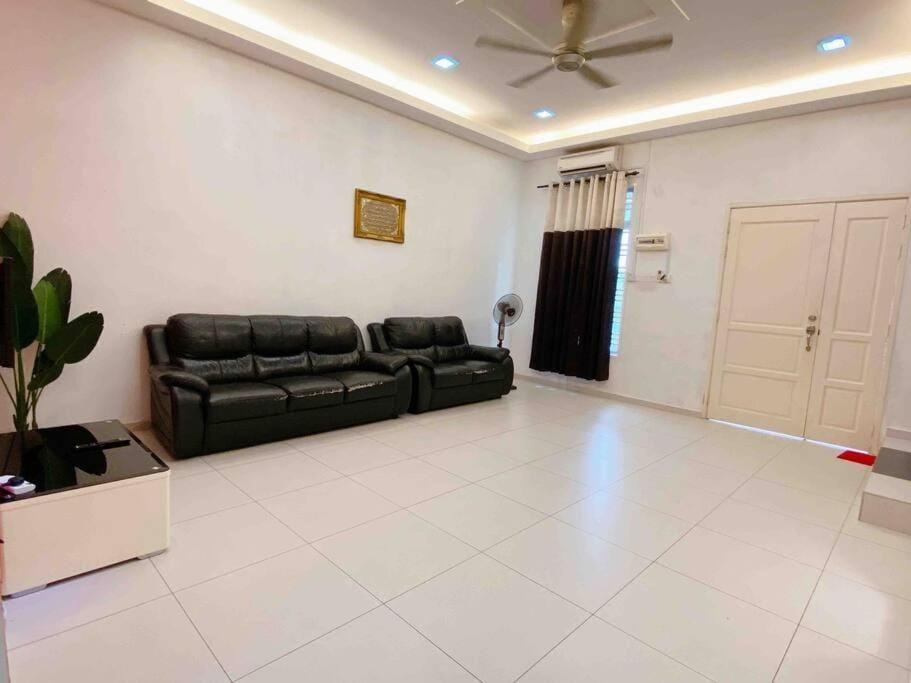Niana Homestay Melaka -near town House in Malacca