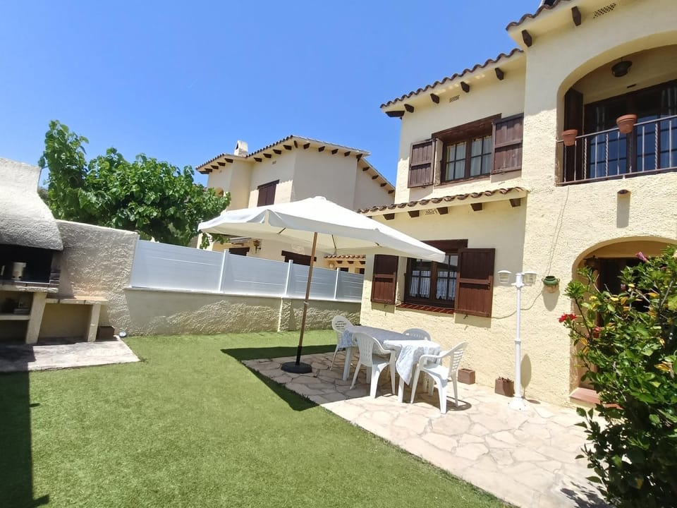 Casa adosada con barbacoa cerca de la playa House in Baix Penedès