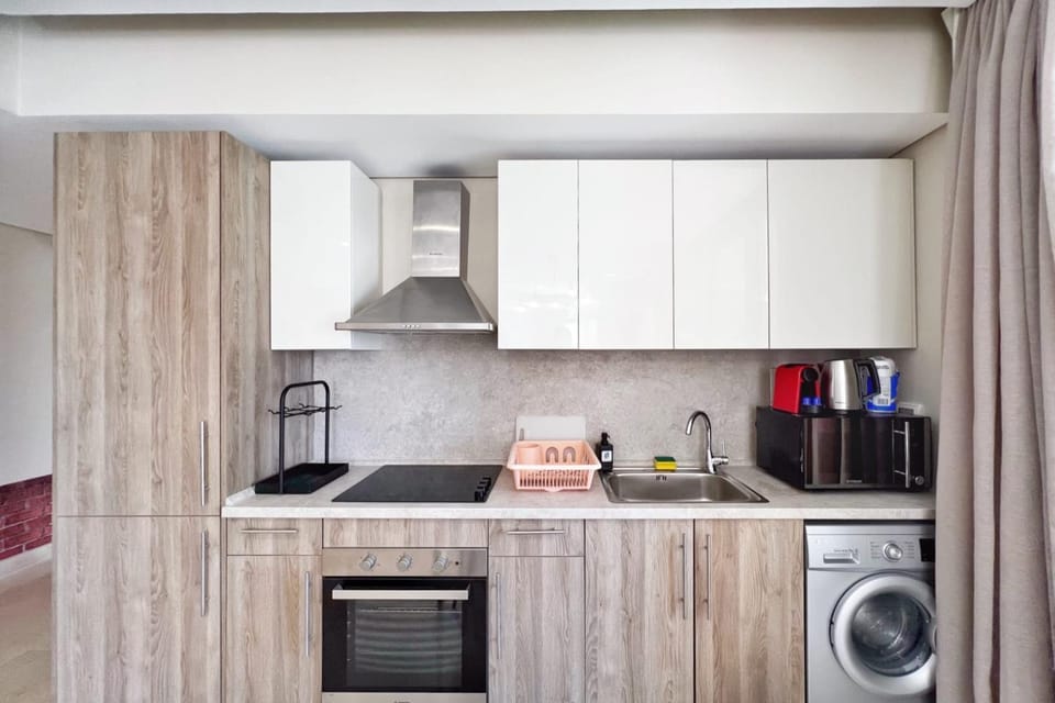 Kitchen or kitchenette, pet friendly, stove, washing machine