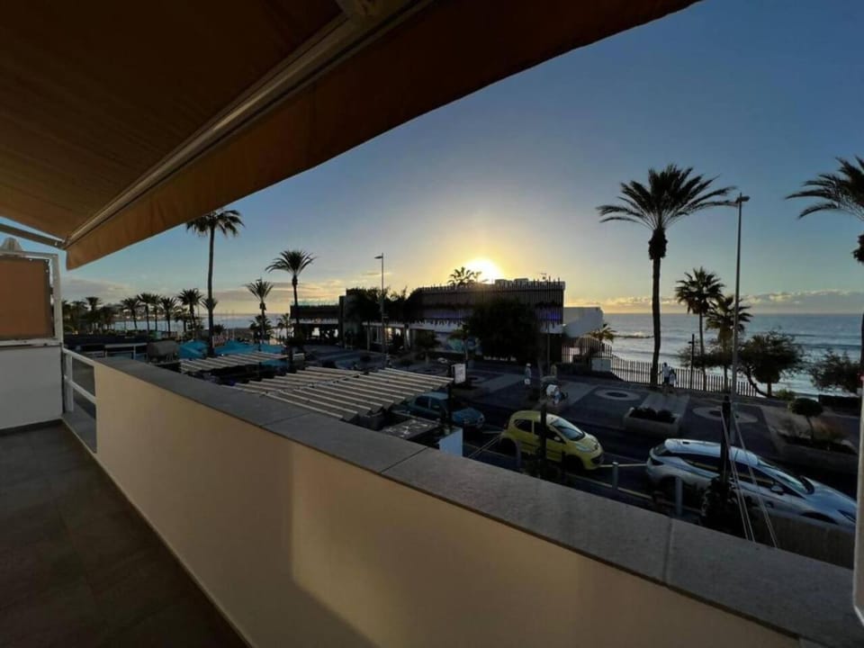 Estudio Frente al Mar 100% Vista al Océano Apartment in Playa de las Americas