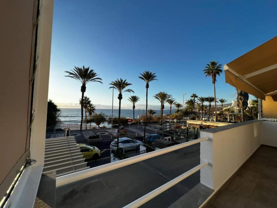 Estudio Frente al Mar 100% Vista al Océano Apartment in Playa de las Americas