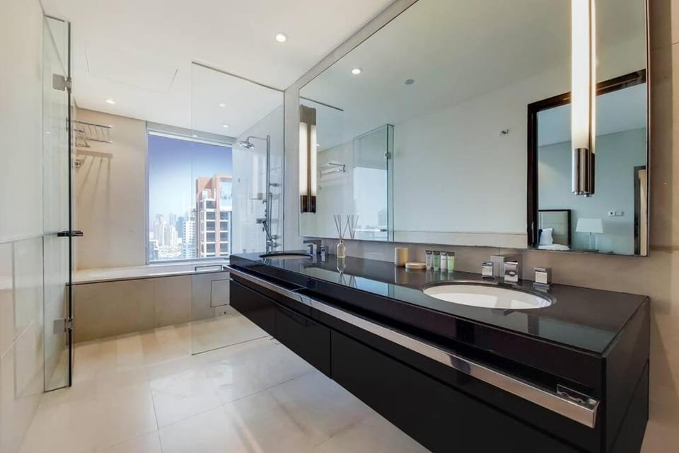 5-Star Address Dubai Marina Mall Stunning Marina Views 3-Bedroom House in Dubai