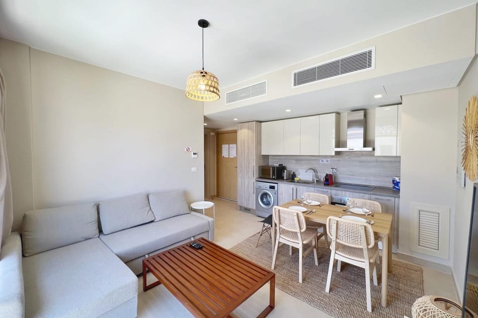 Kitchen or kitchenette, Living room, Seating area, Dining area