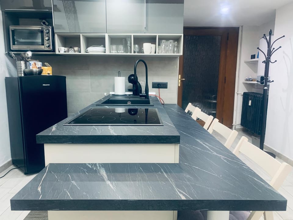 Dining area, minibar