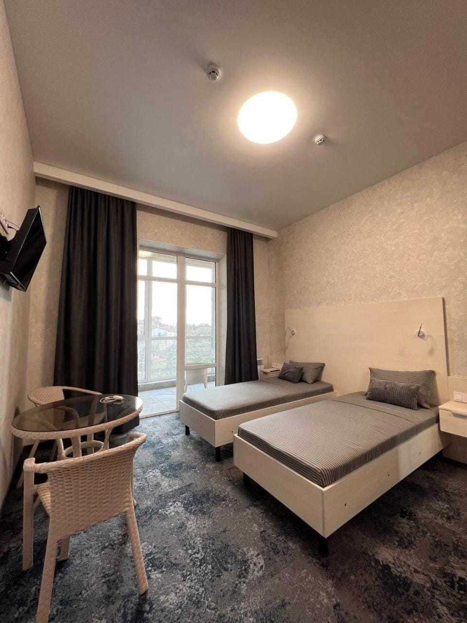Bed, TV and multimedia, Photo of the whole room, Bedroom, hair dresser