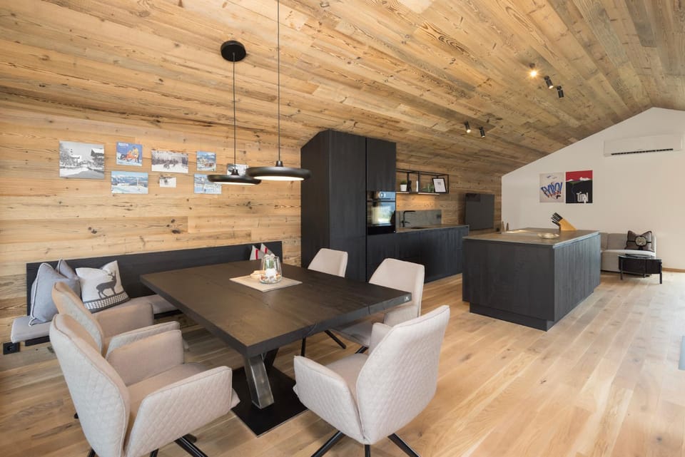 TV and multimedia, Living room, Dining area, air conditioner