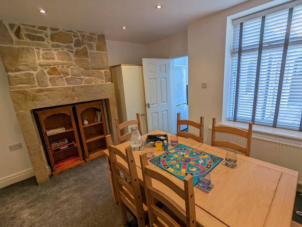 Seating area, Dining area