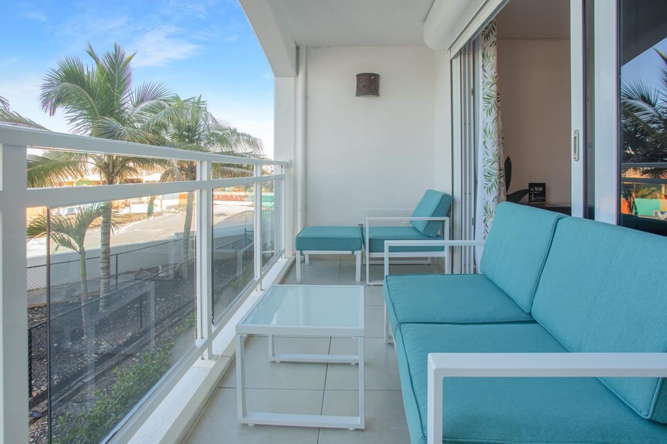 Balcony/Terrace, Balcony/Terrace, Beach, Animals