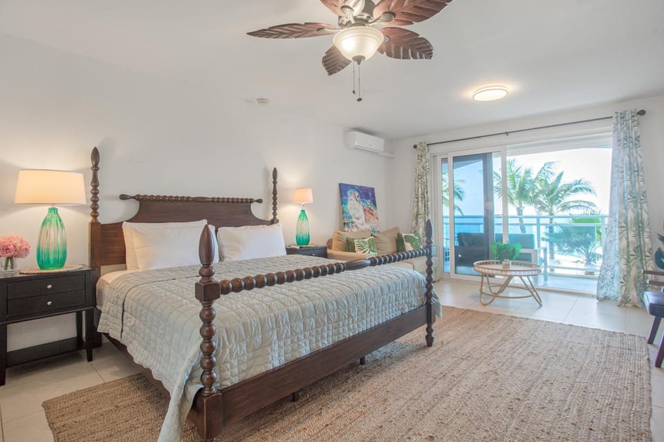 Bed, Living room