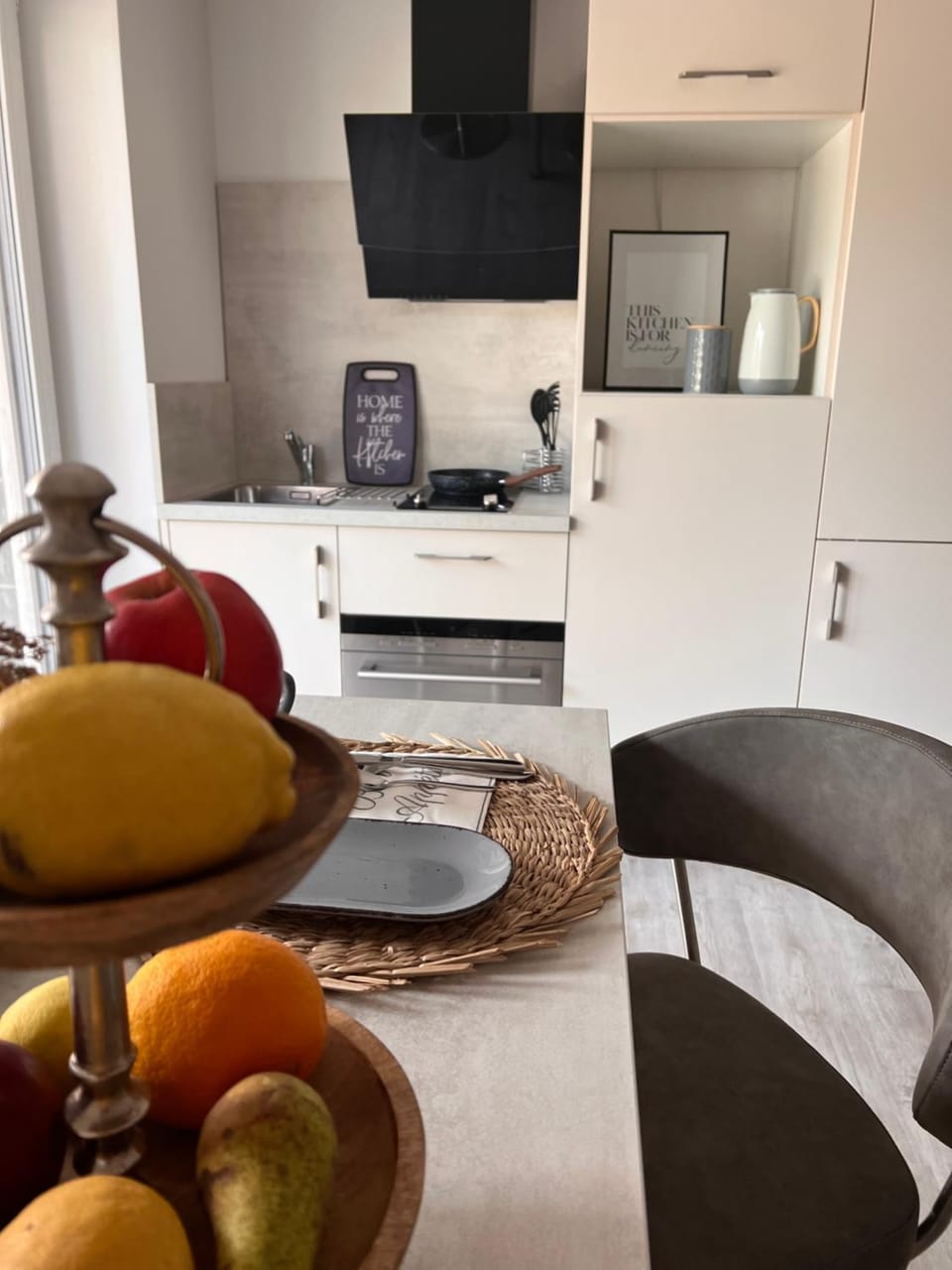 Kitchen or kitchenette, Dining area, stove
