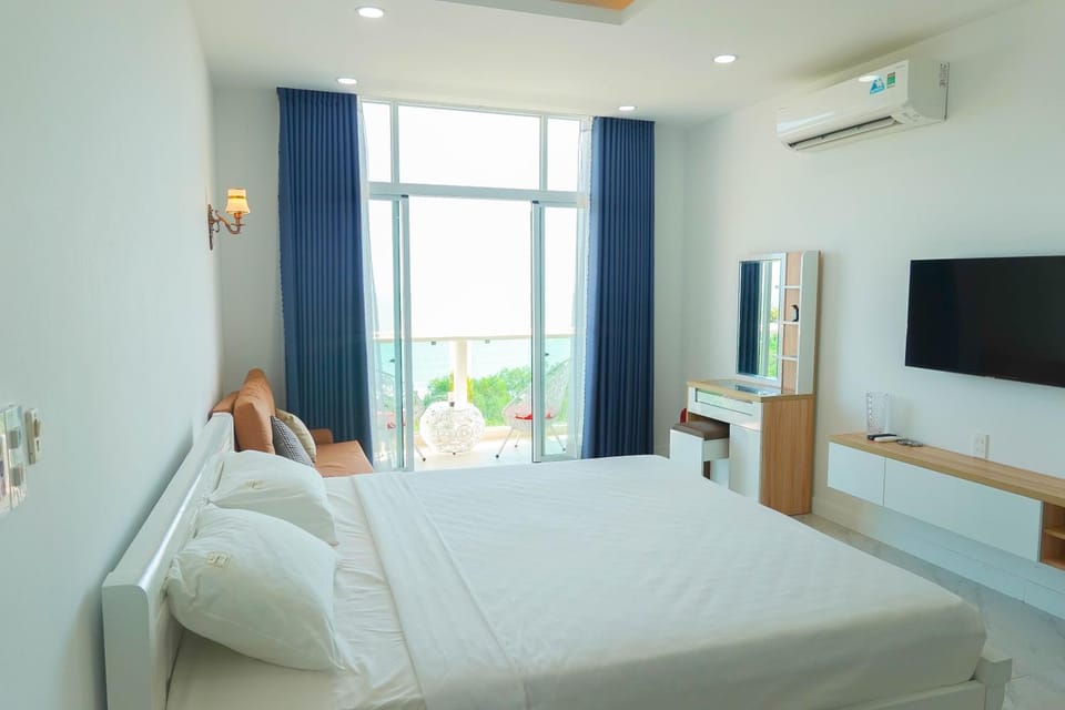 Communal lounge/ TV room, Bed, Bedroom, air conditioner