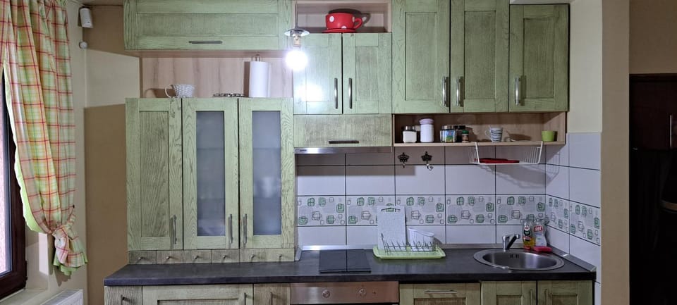 Kitchen or kitchenette, pet friendly, stove