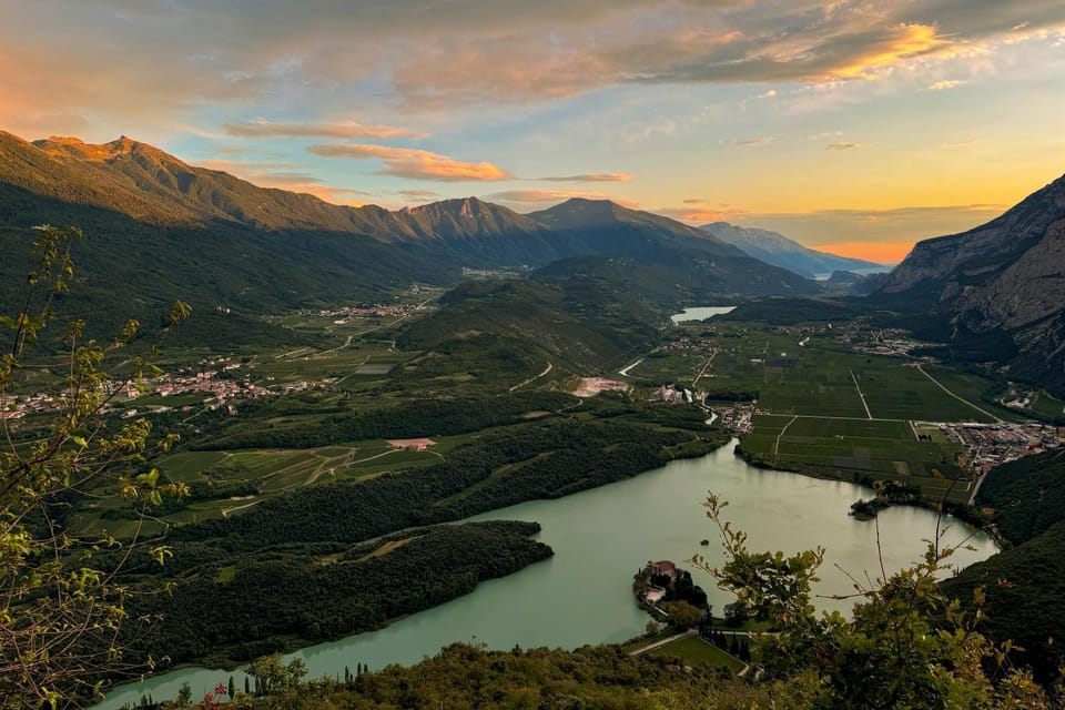 Nearby landmark, Bird's eye view, Hiking