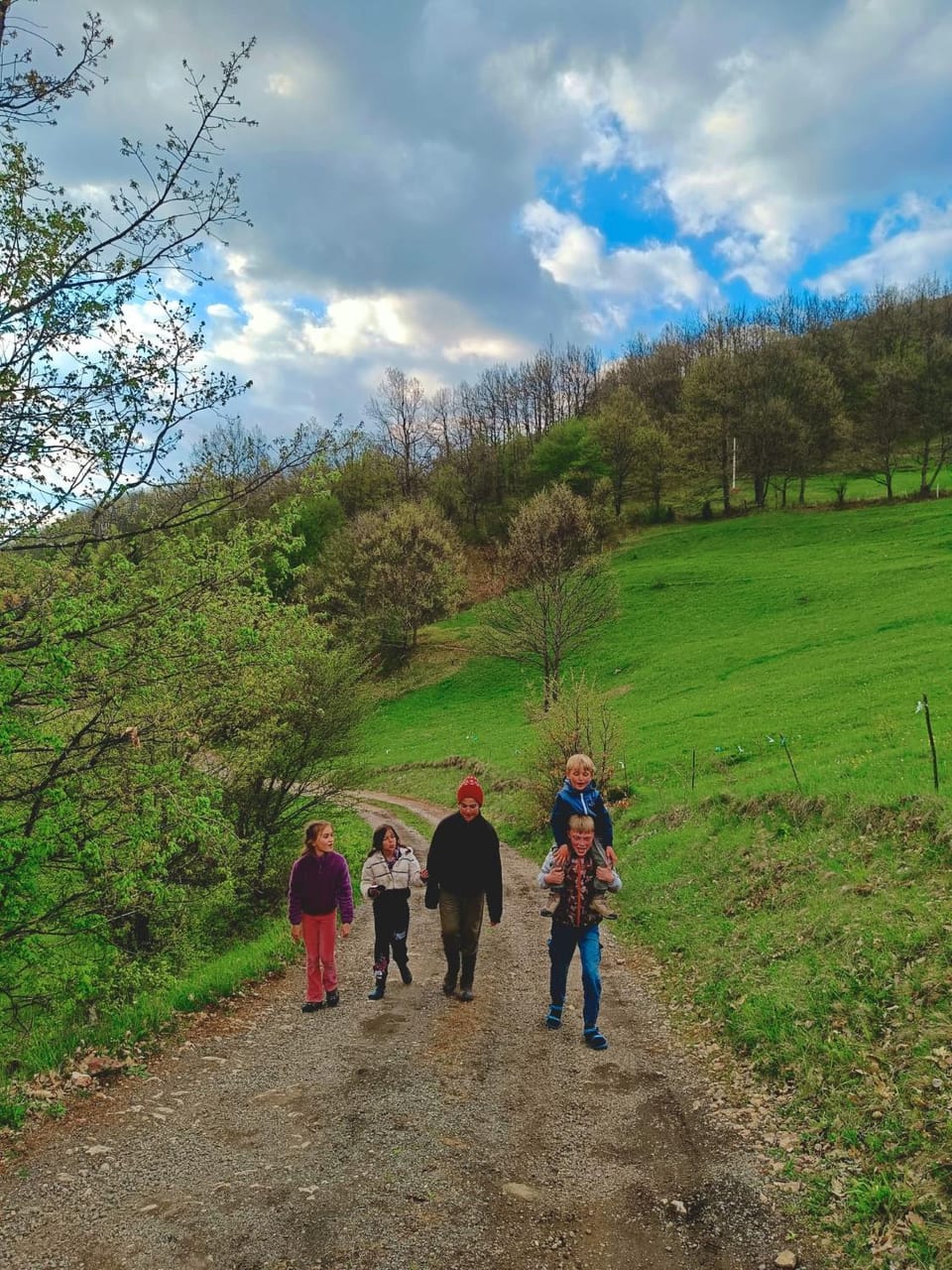 Spring, Day, Natural landscape, children, group of guests