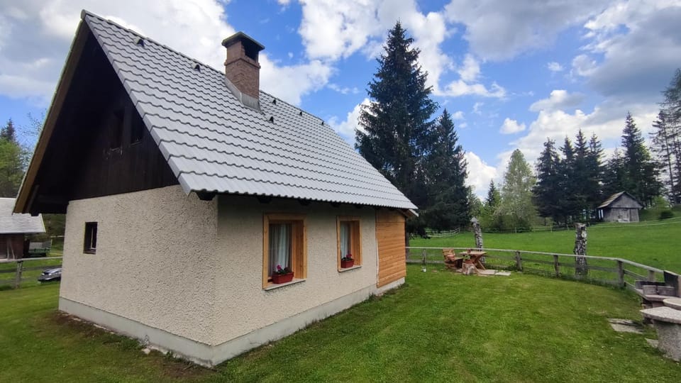 Property building, Day, Natural landscape, Garden, Garden view