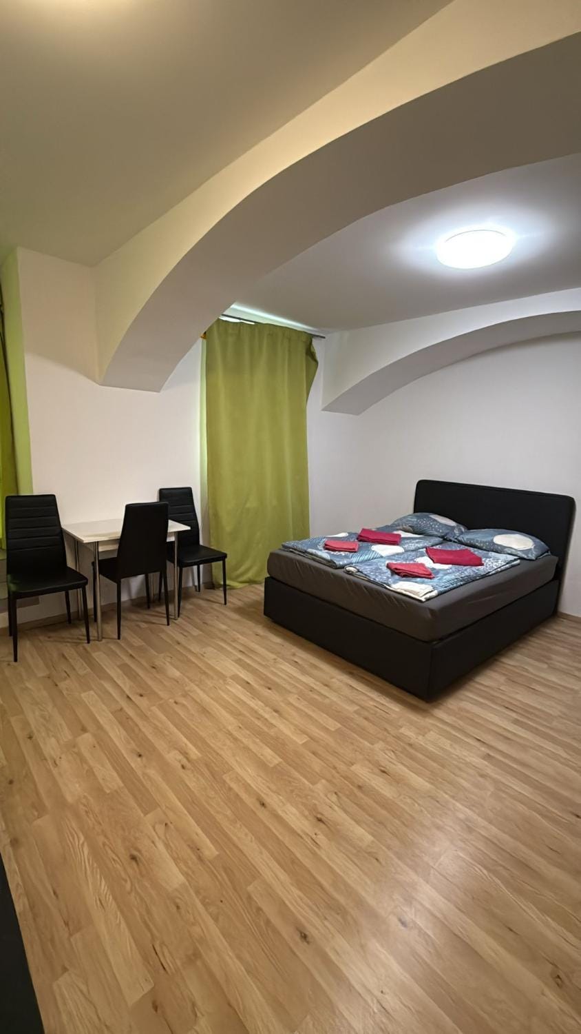 Bed, Seating area, Bedroom
