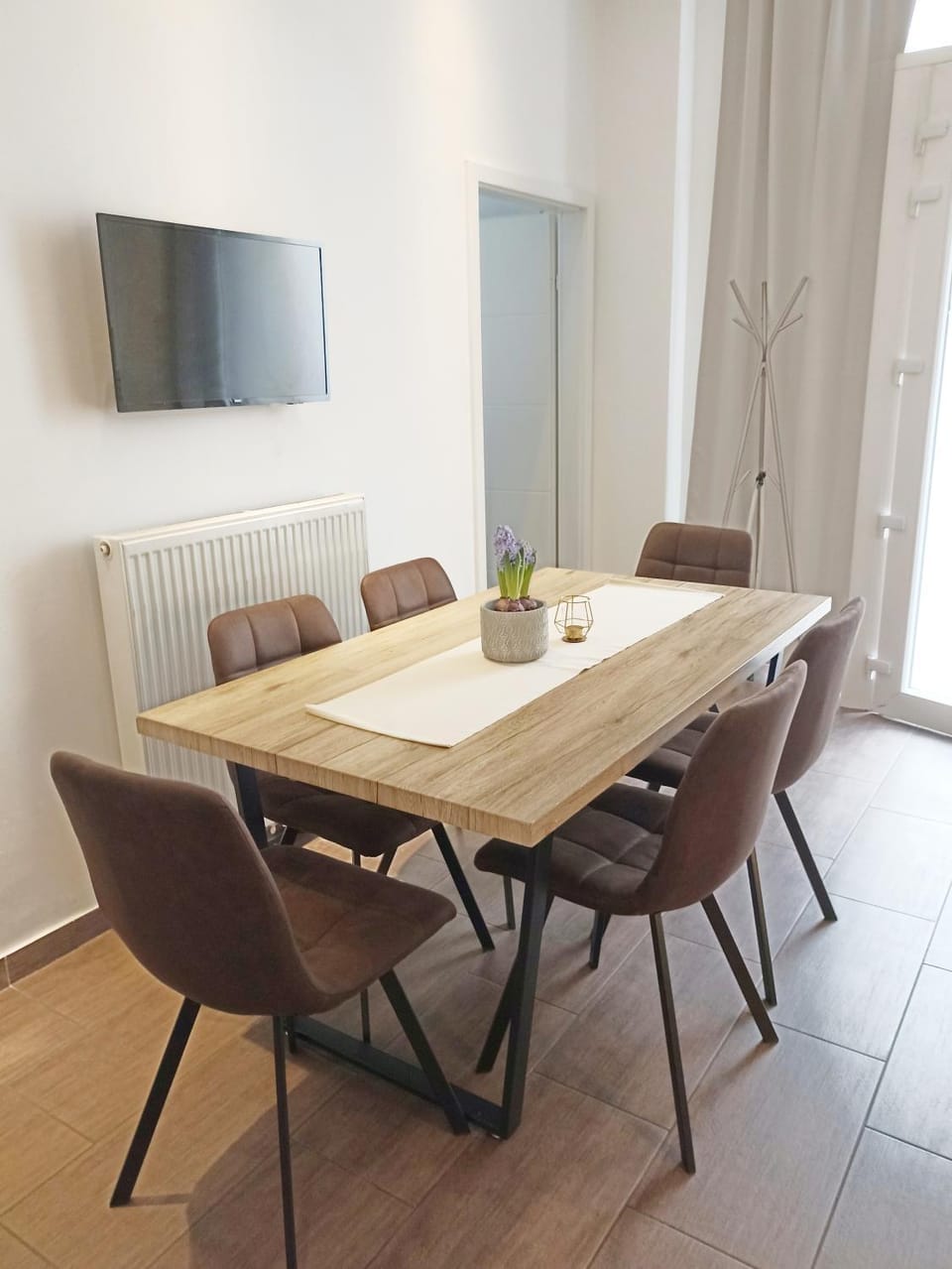 TV and multimedia, Dining area