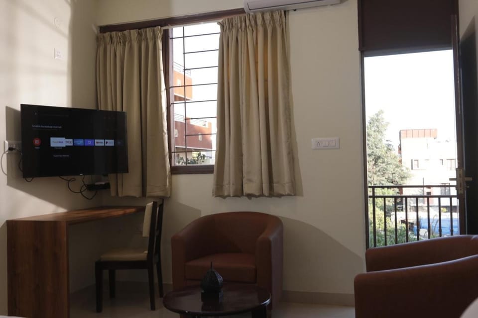 TV and multimedia, View (from property/room), Seating area