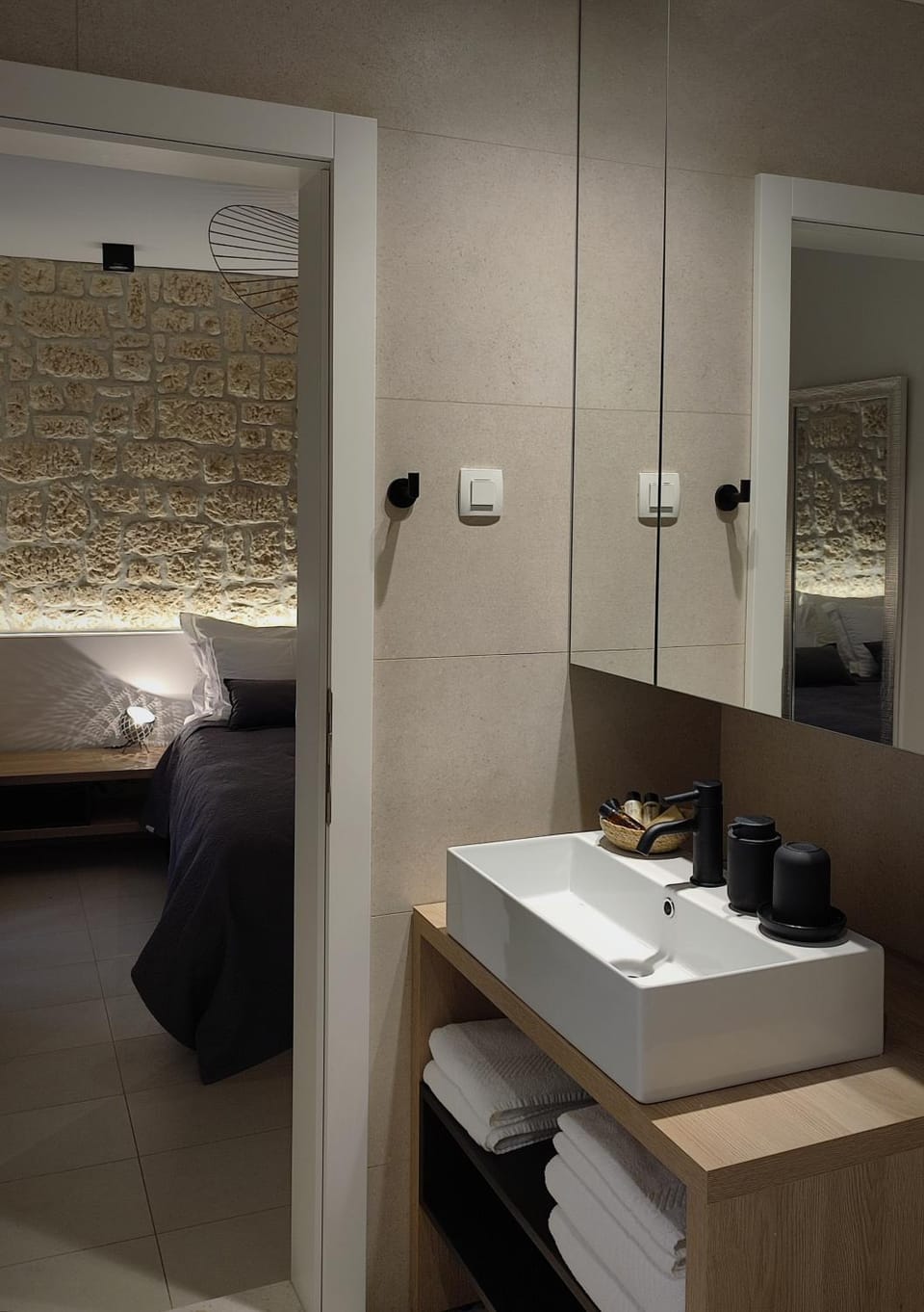 Bed, Bathroom, Bedroom, towels