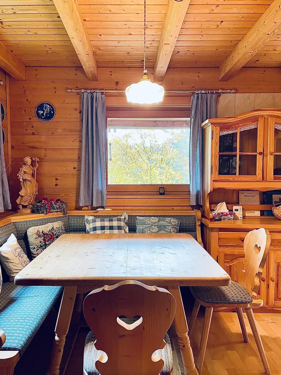 Seating area, Dining area
