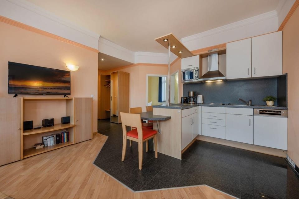 TV and multimedia, Kitchen or kitchenette, Dining area, dishwasher, minibar, stove