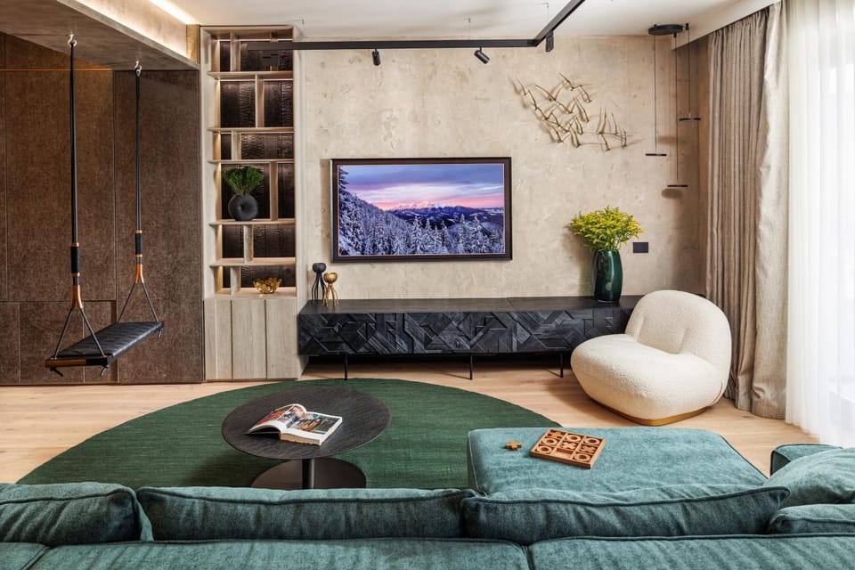 TV and multimedia, Living room, Seating area, Evening entertainment