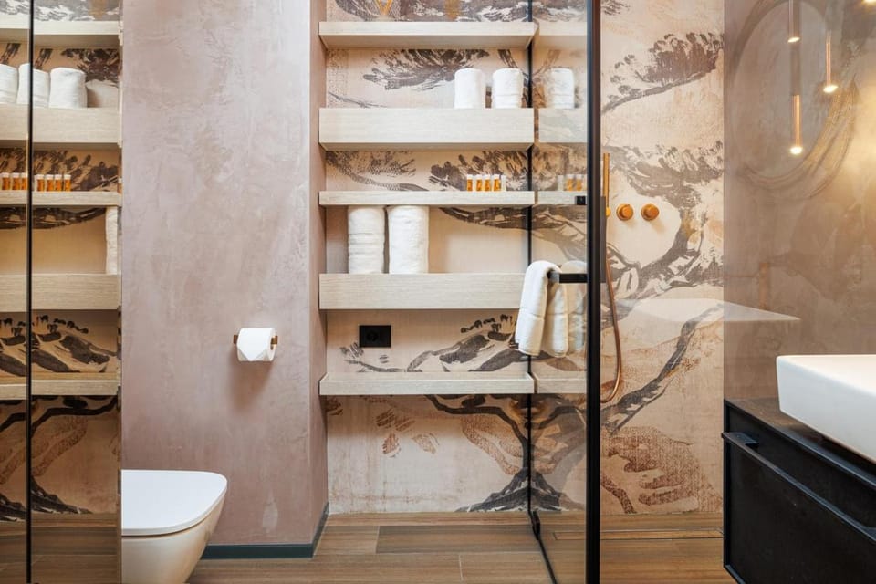 Toilet, Bathroom, towels