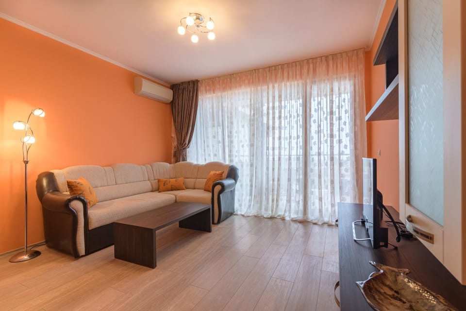 Communal lounge/ TV room, TV and multimedia, Living room