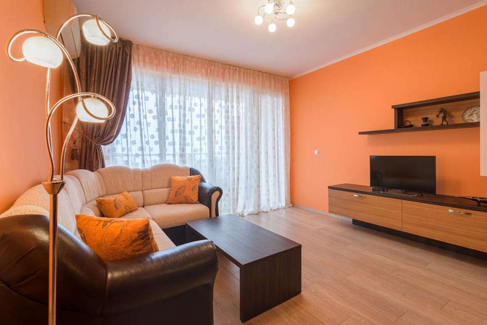 Communal lounge/ TV room, Living room, Seating area