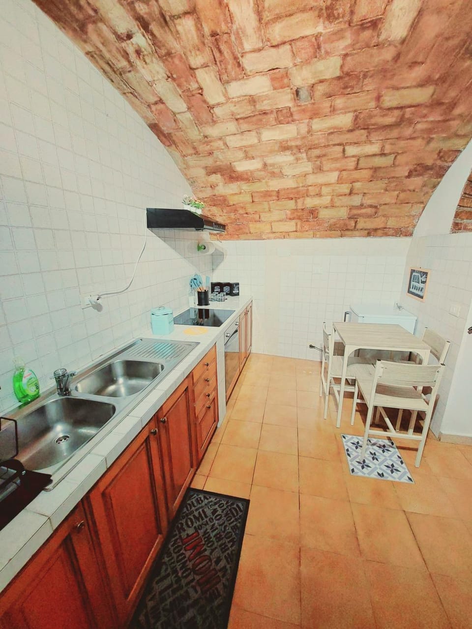 Kitchen or kitchenette, Dining area, stove