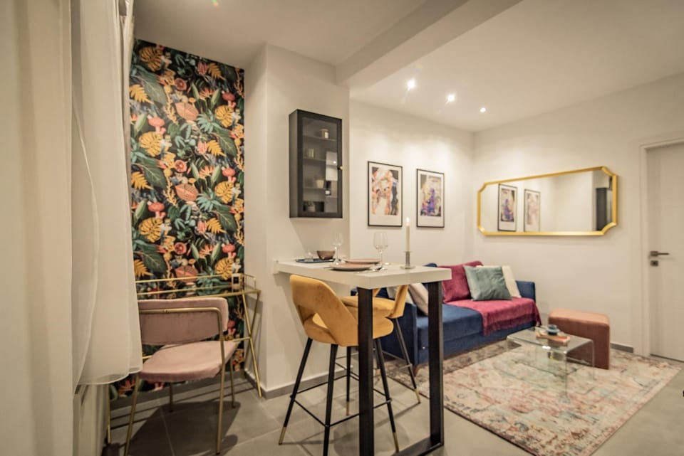 Living room, Seating area, Dining area