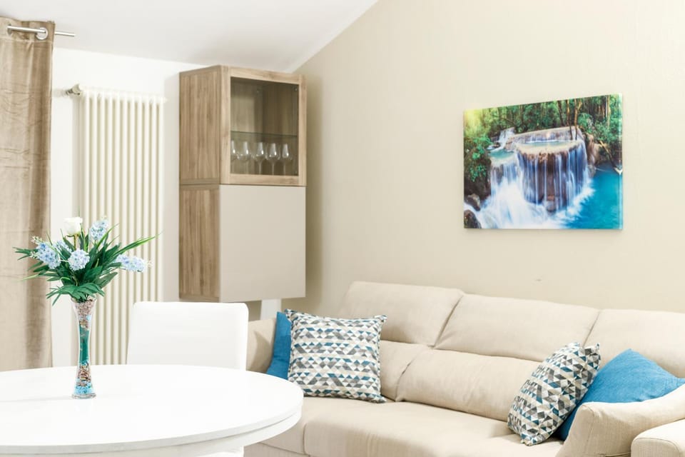 Living room, Decorative detail, Seating area