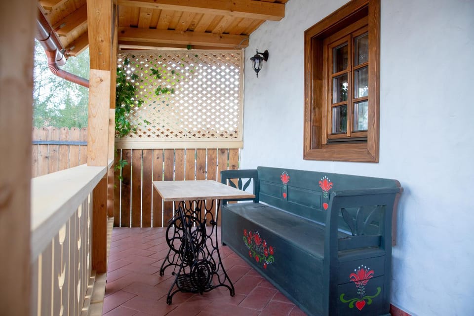 View (from property/room), Balcony/Terrace, Seating area