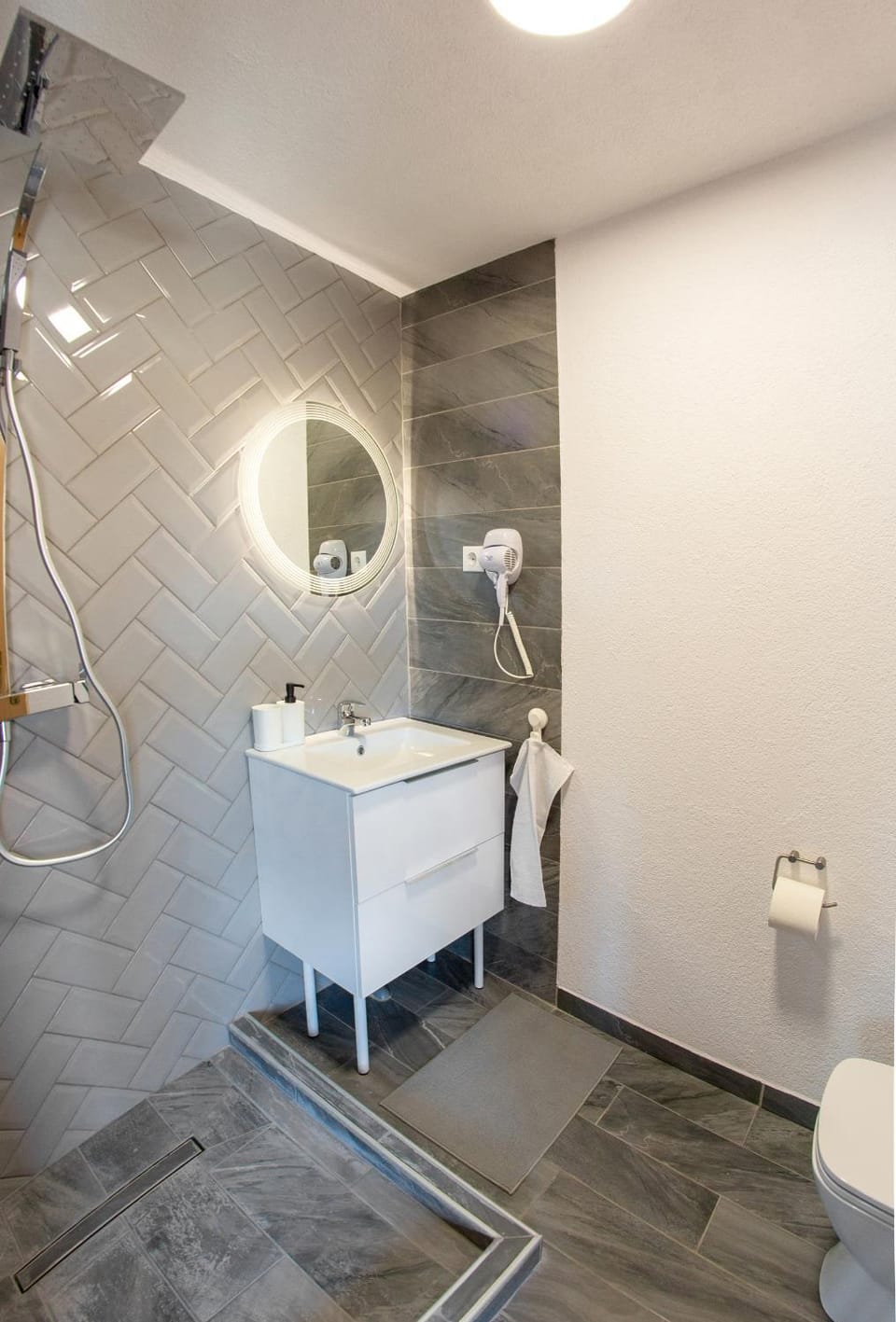 Shower, Toilet, Bathroom