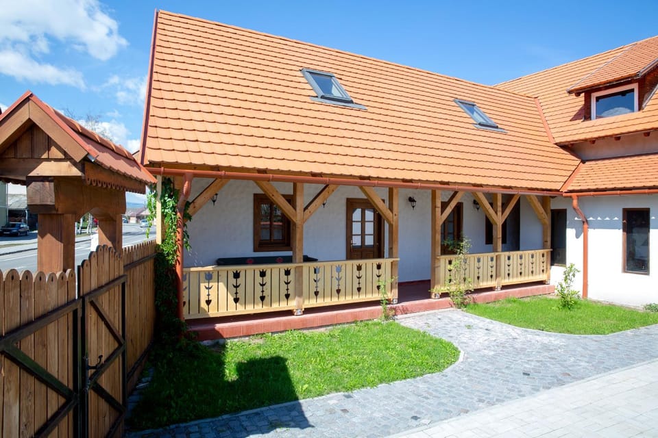Property building, Day, Garden, Garden view