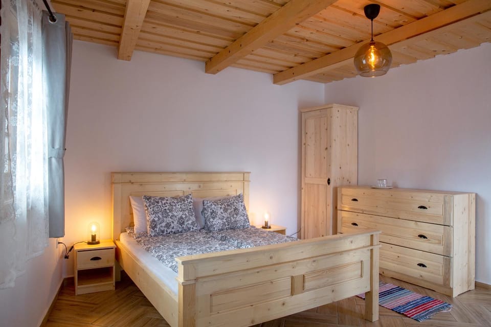 Bed, Bedroom, towels, wardrobe