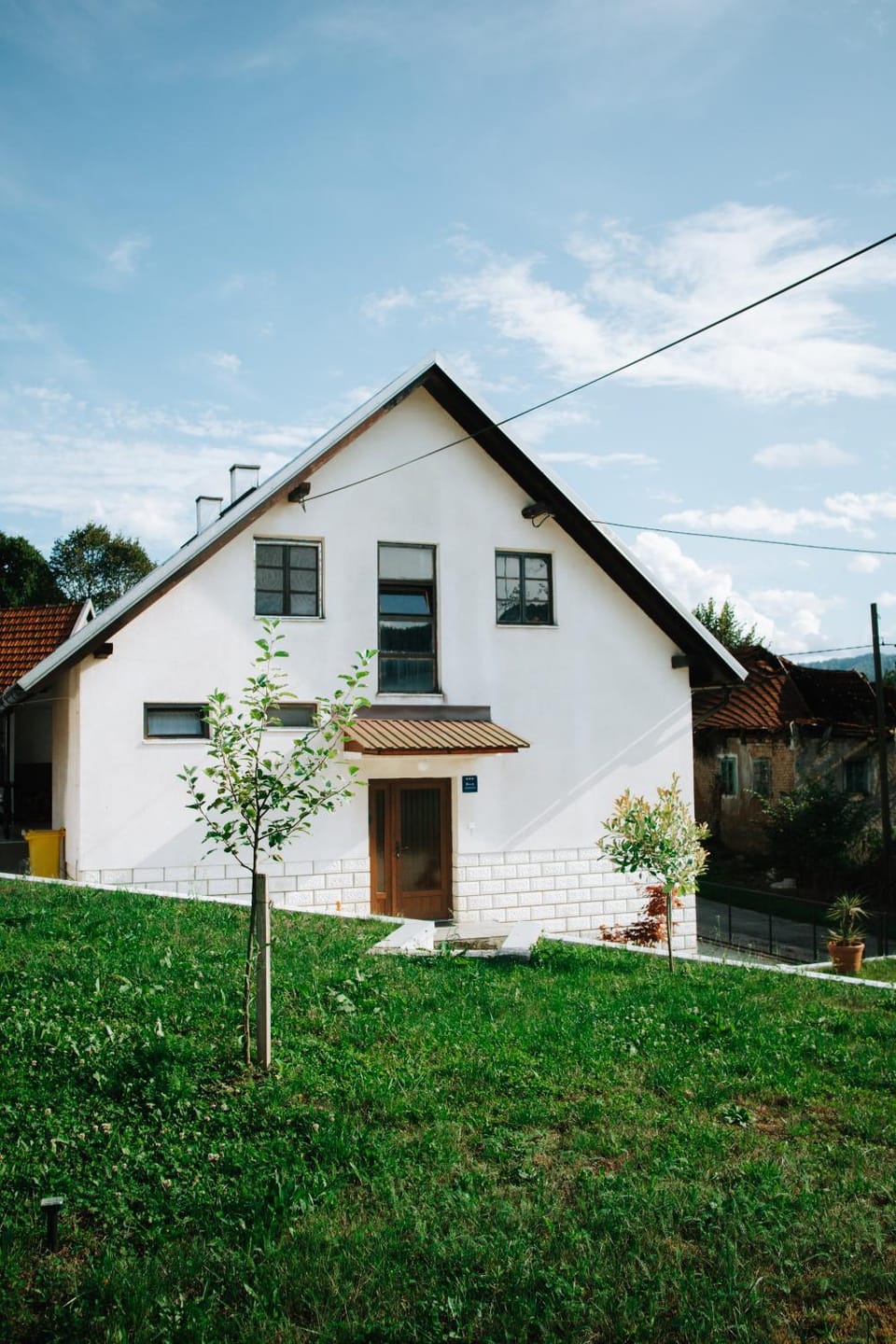 Property building, Spring, Day, Garden