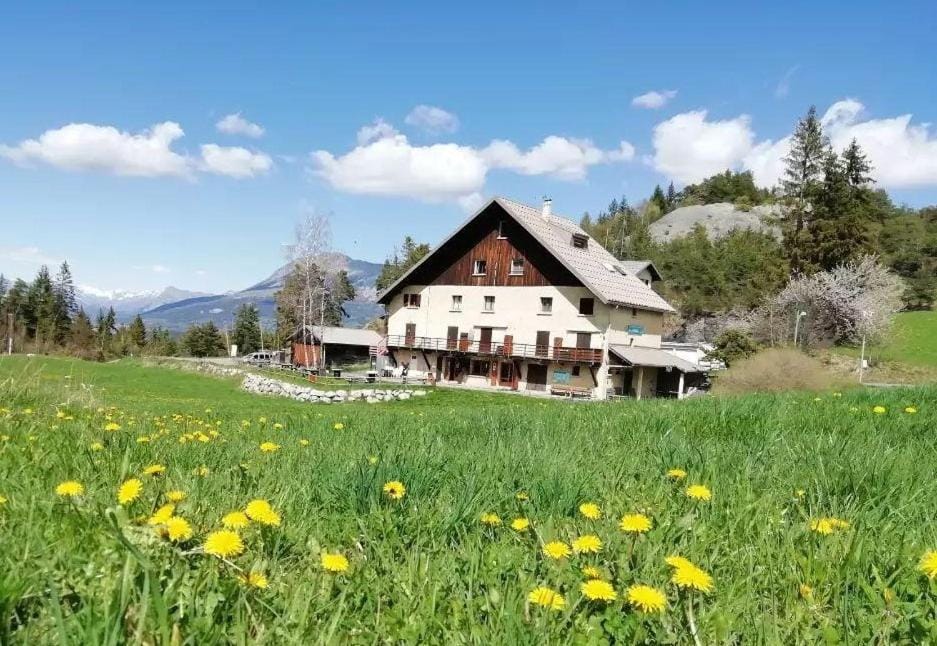 Property building, Restaurant/places to eat