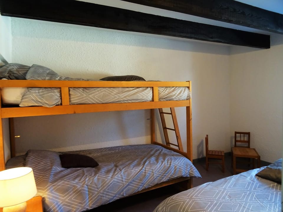Photo of the whole room, Bedroom, bunk bed