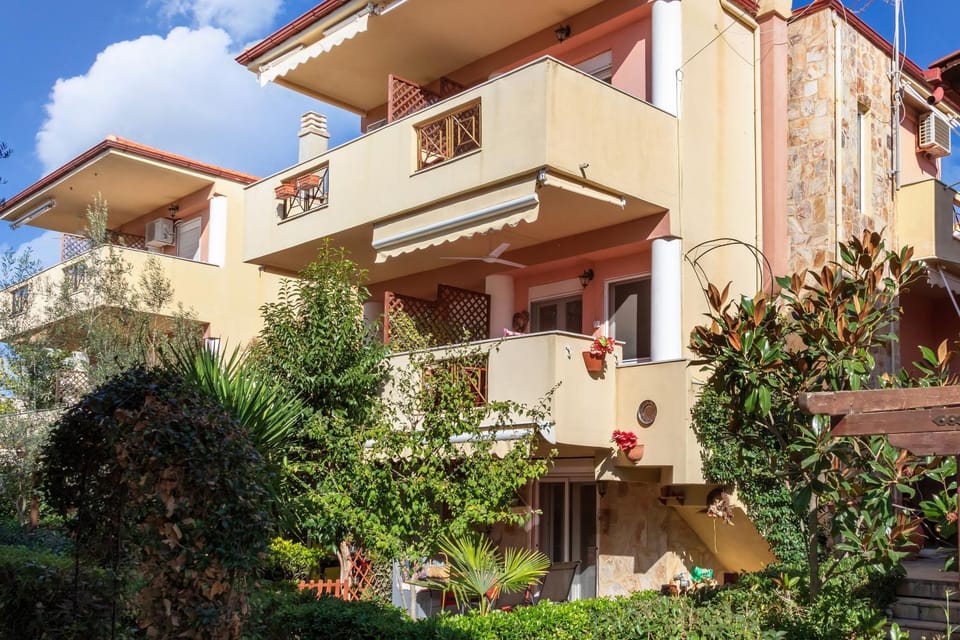 Property building, Garden, Balcony/Terrace, Garden view