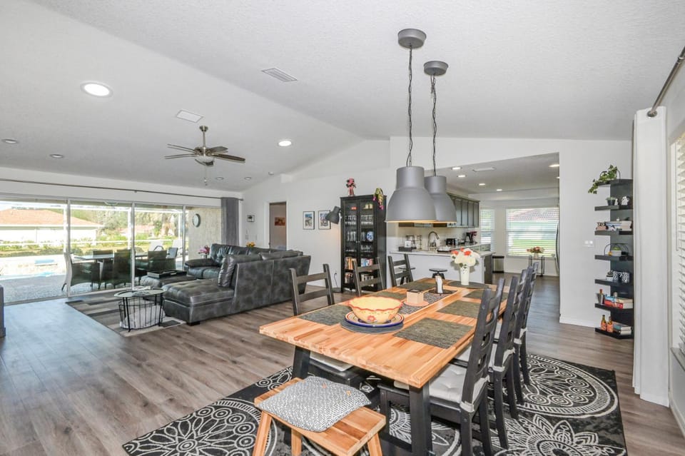 Living room, Dining area