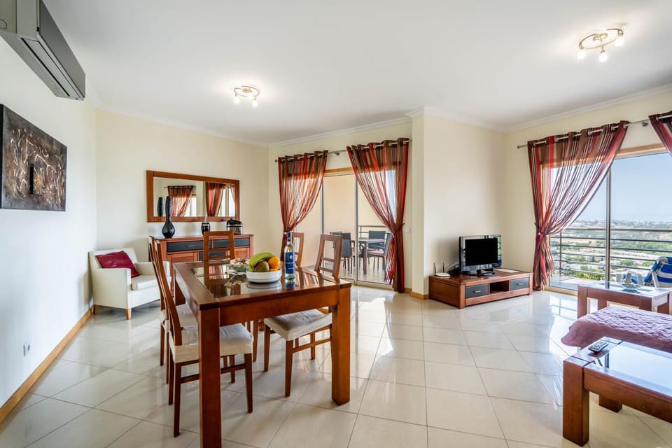 Communal lounge/ TV room, TV and multimedia, Living room, air conditioner