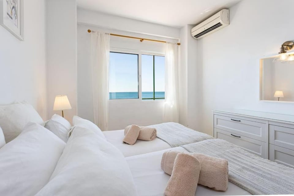 Bed, Photo of the whole room, air conditioner