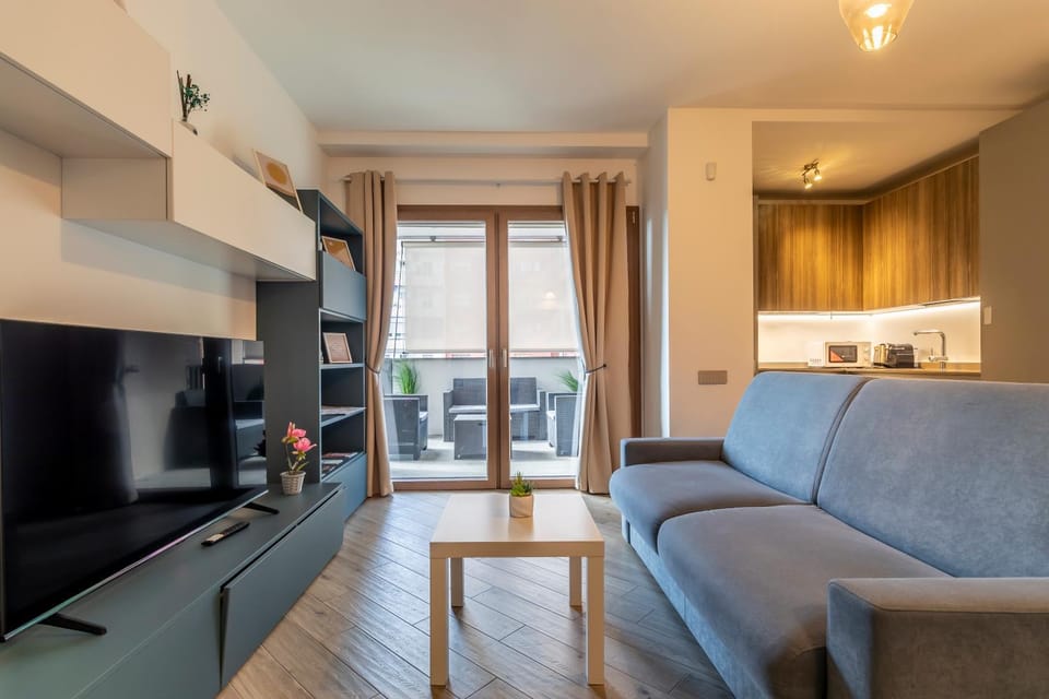 TV and multimedia, Living room, Seating area, Evening entertainment